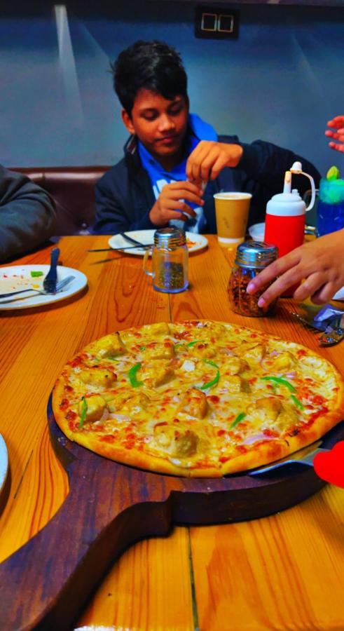 Everest Guest House Gulmarg Extérieur photo