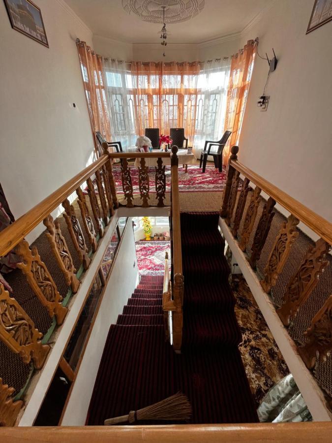 Everest Guest House Gulmarg Extérieur photo