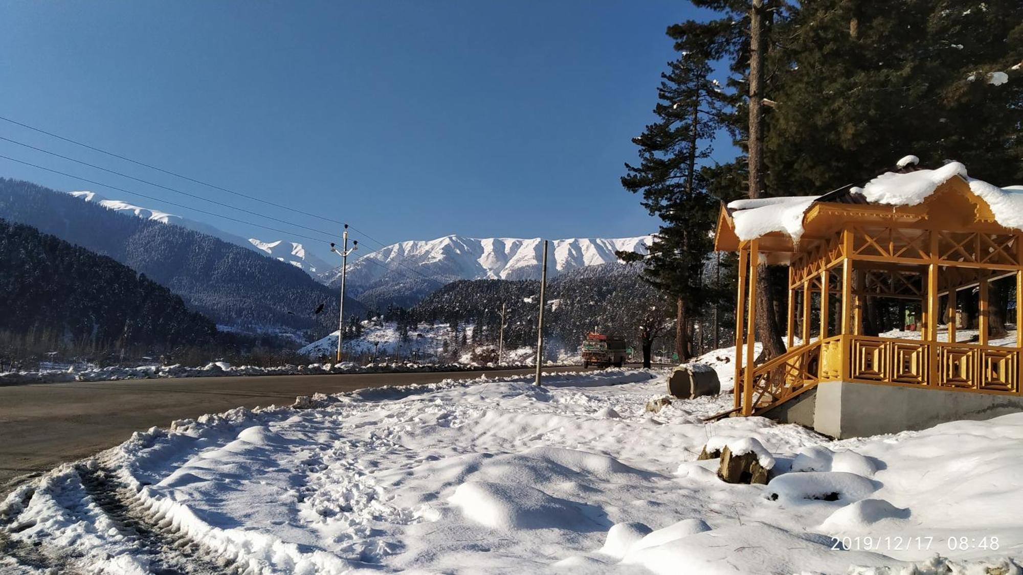 Everest Guest House Gulmarg Extérieur photo