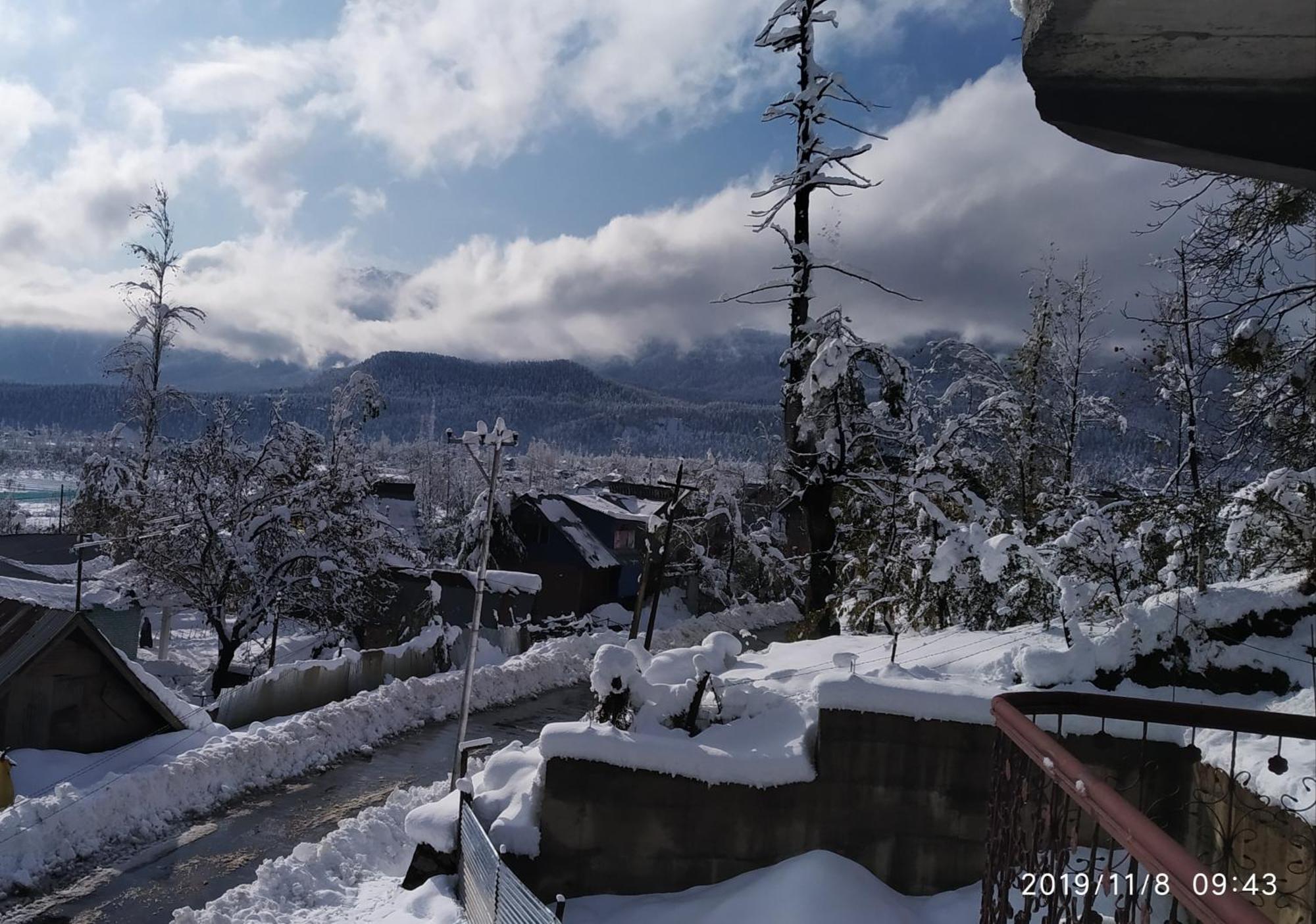 Everest Guest House Gulmarg Extérieur photo