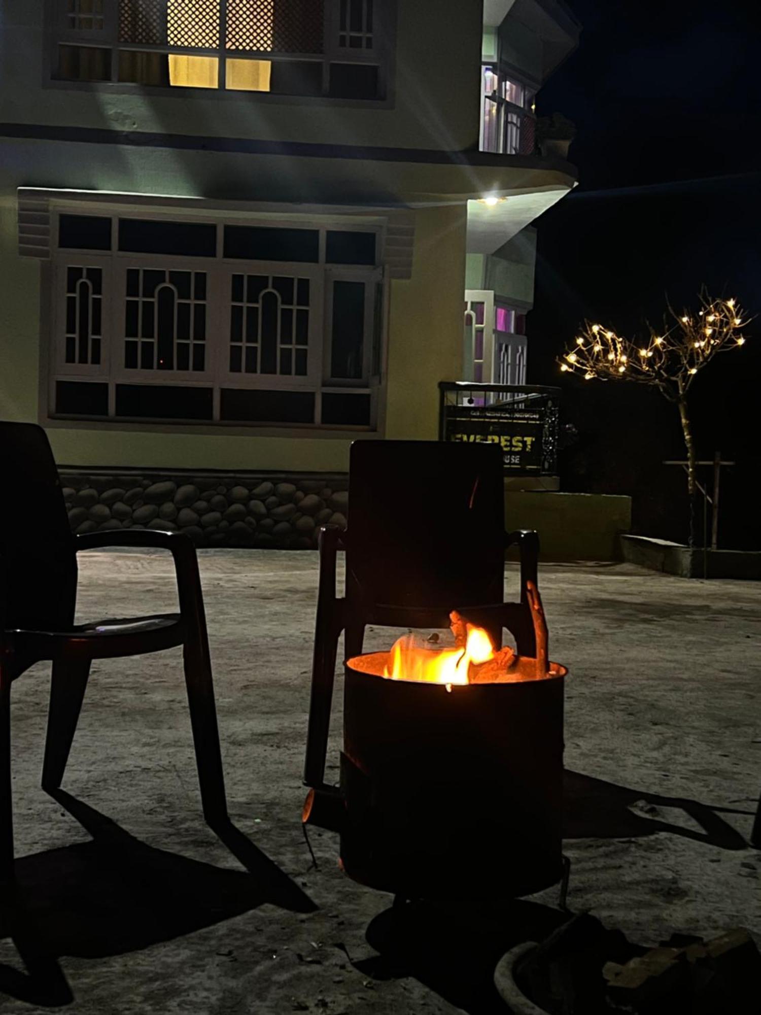 Everest Guest House Gulmarg Extérieur photo