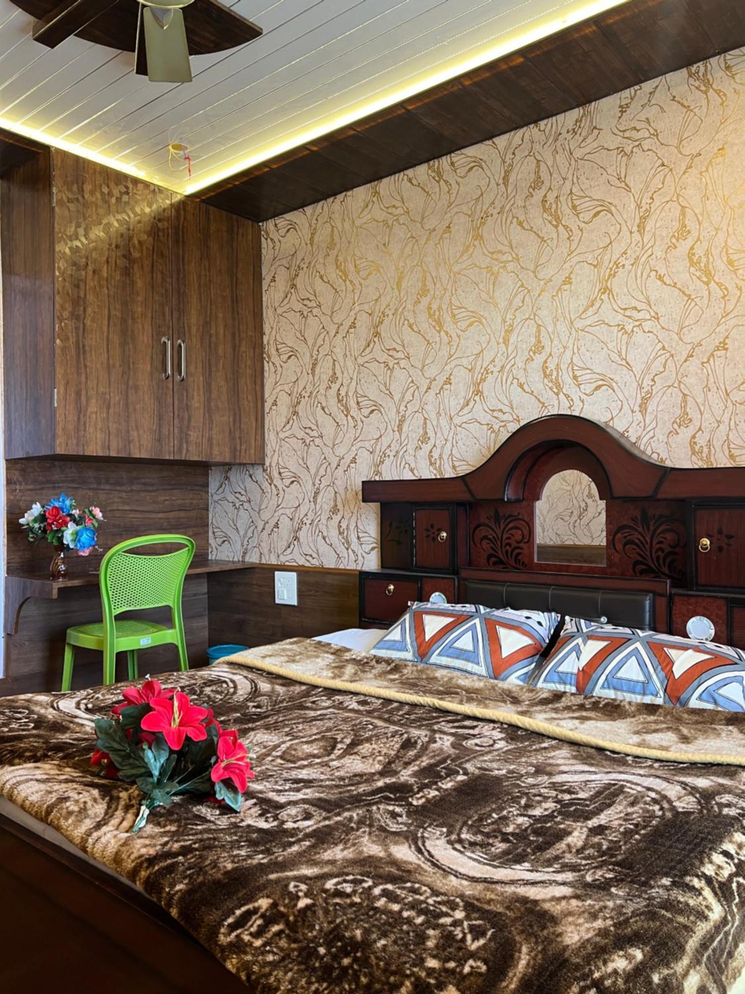 Everest Guest House Gulmarg Extérieur photo
