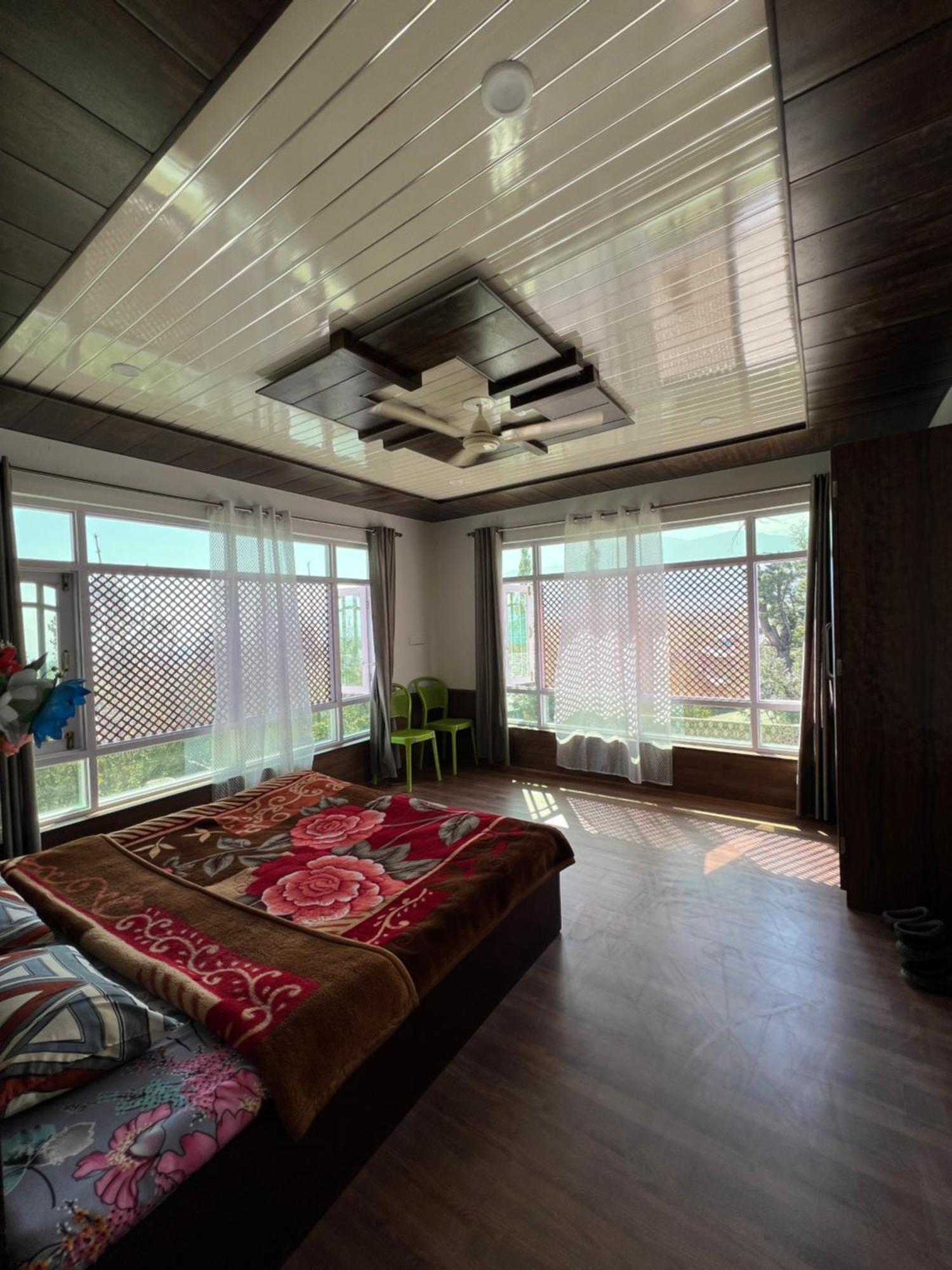 Everest Guest House Gulmarg Extérieur photo